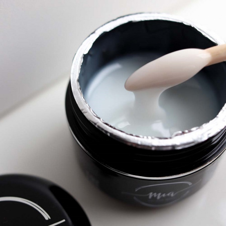 Изображение Mia, Камуфлирующая база для ногтей Deluxe milk, 15 мл в интернет-магазине Цирюльник